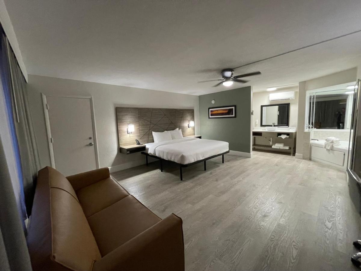 Quality Inn & Suites Airport-Cruise Port Χόλιγουντ Εξωτερικό φωτογραφία