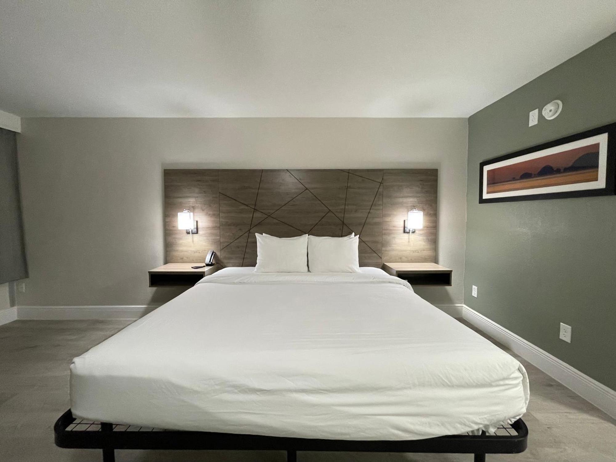 Quality Inn & Suites Airport-Cruise Port Χόλιγουντ Εξωτερικό φωτογραφία
