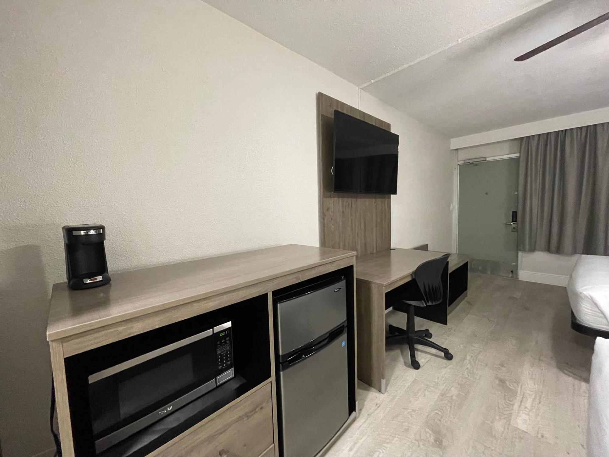 Quality Inn & Suites Airport-Cruise Port Χόλιγουντ Εξωτερικό φωτογραφία