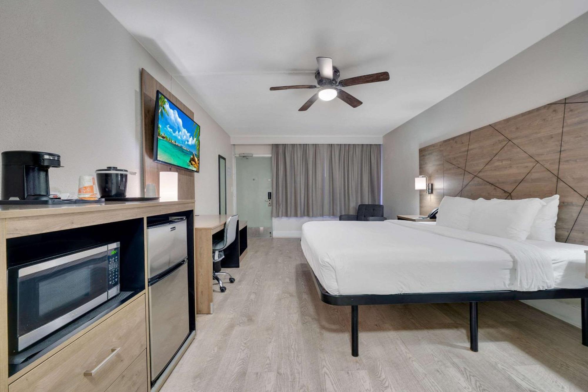 Quality Inn & Suites Airport-Cruise Port Χόλιγουντ Εξωτερικό φωτογραφία