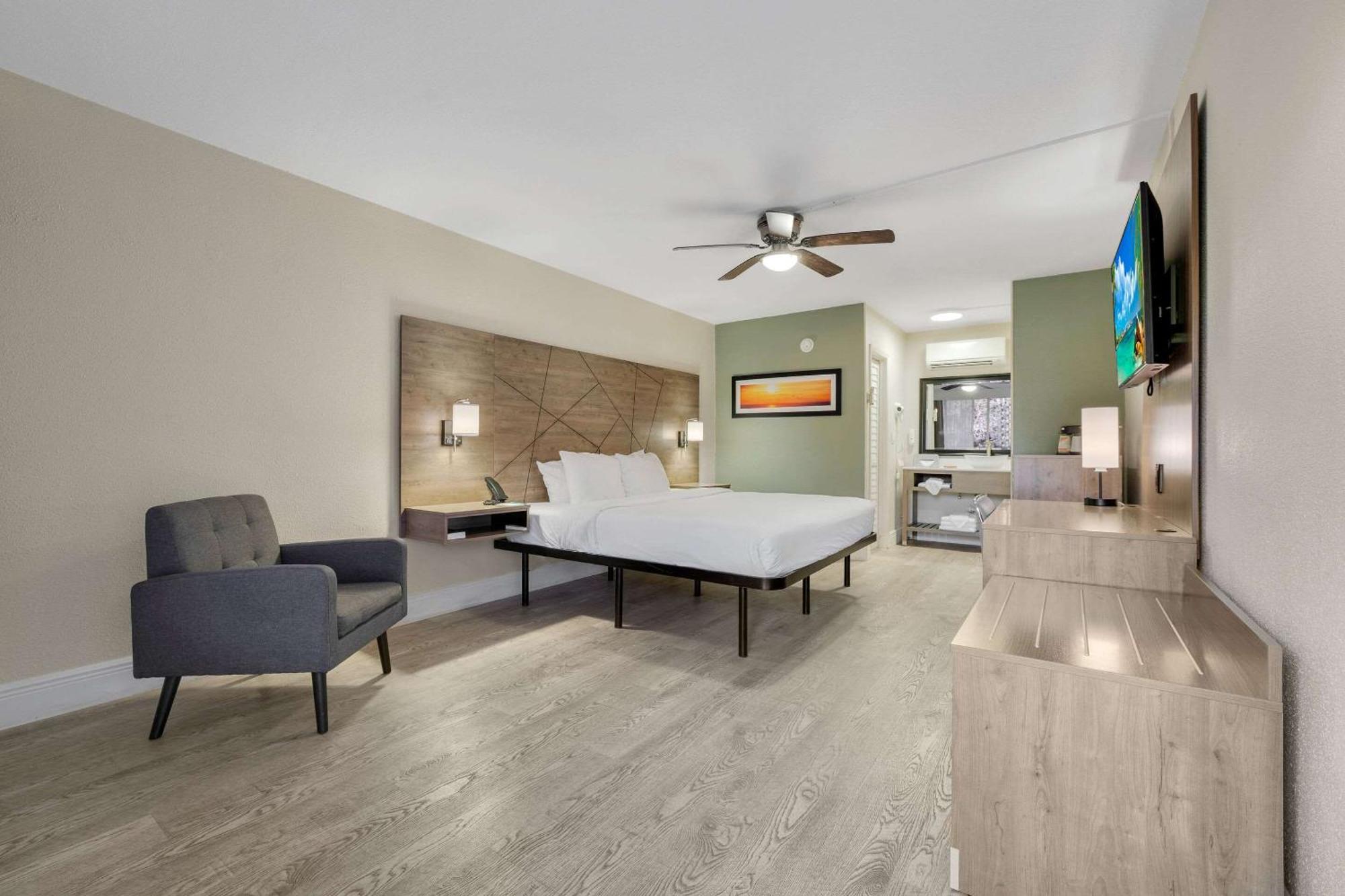 Quality Inn & Suites Airport-Cruise Port Χόλιγουντ Εξωτερικό φωτογραφία