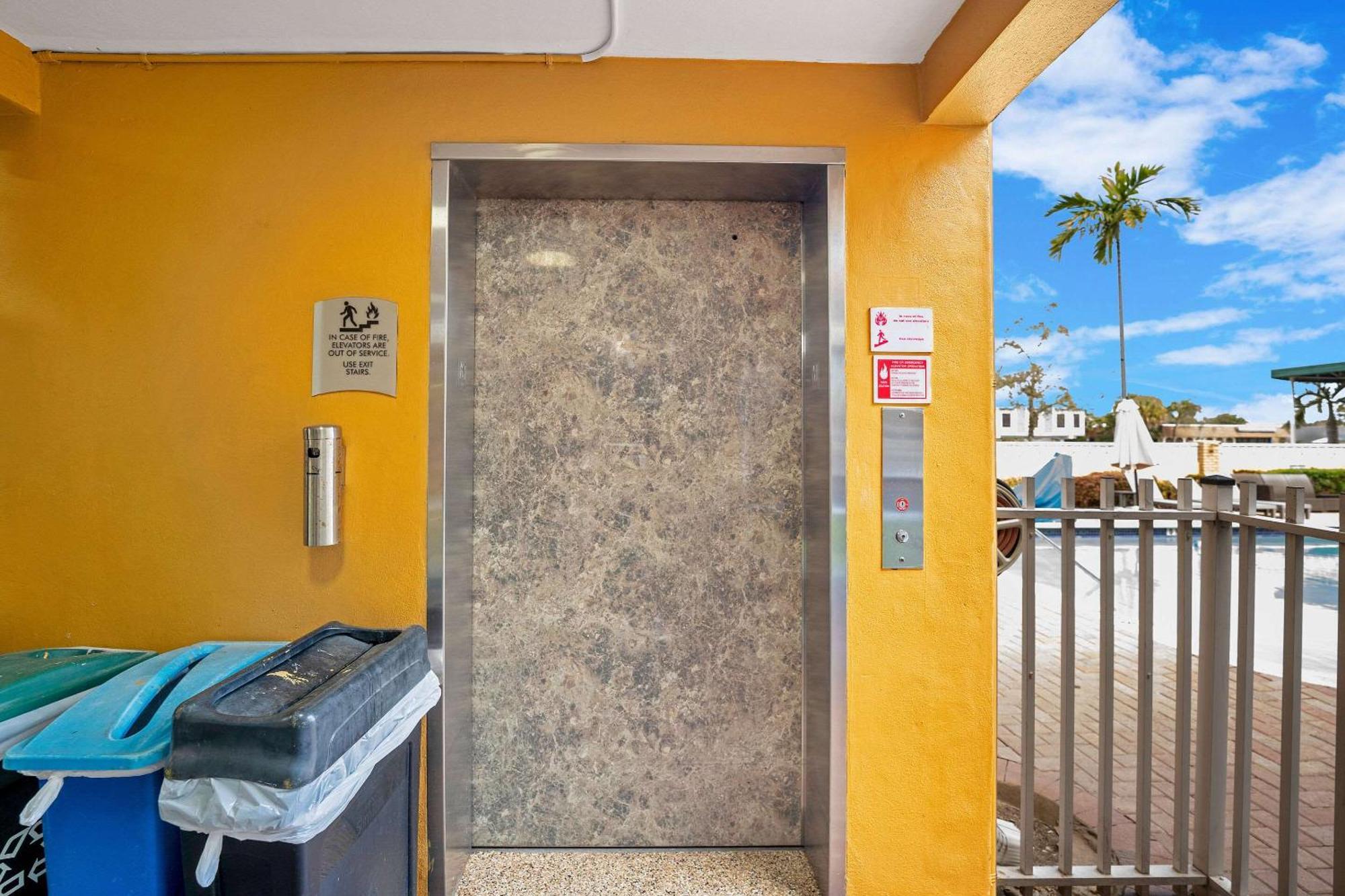 Quality Inn & Suites Airport-Cruise Port Χόλιγουντ Εξωτερικό φωτογραφία