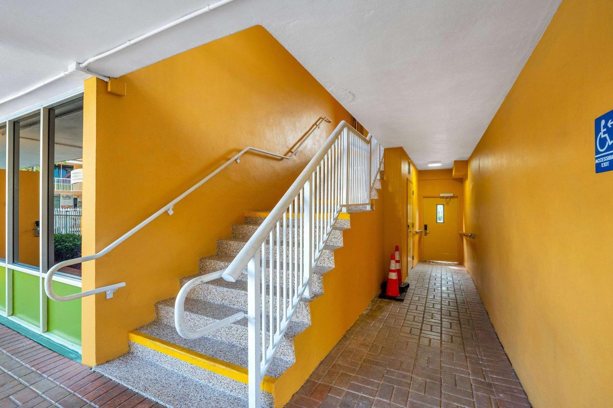 Quality Inn & Suites Airport-Cruise Port Χόλιγουντ Εξωτερικό φωτογραφία