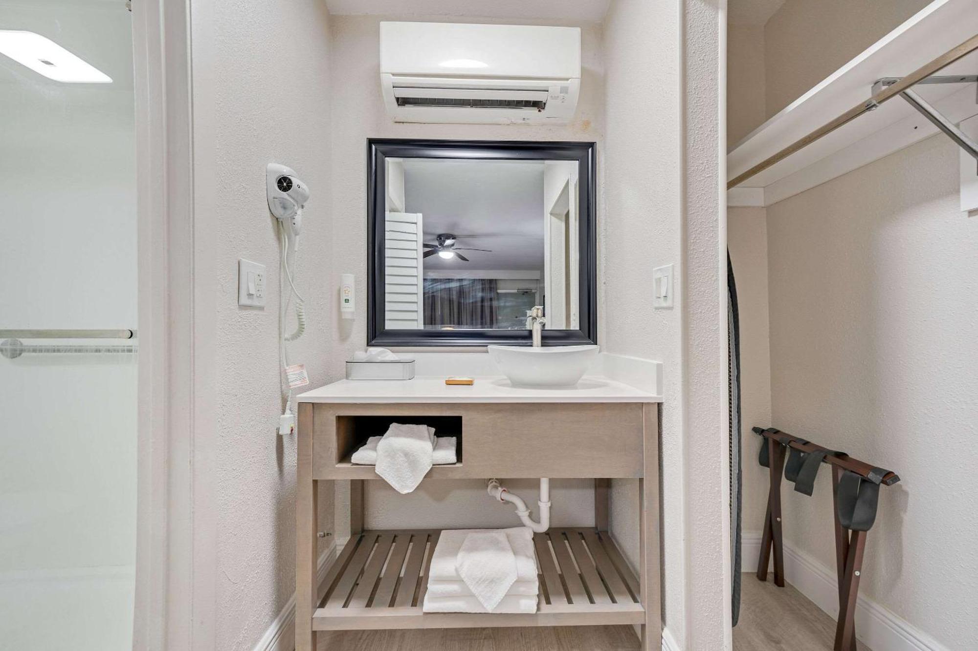 Quality Inn & Suites Airport-Cruise Port Χόλιγουντ Εξωτερικό φωτογραφία