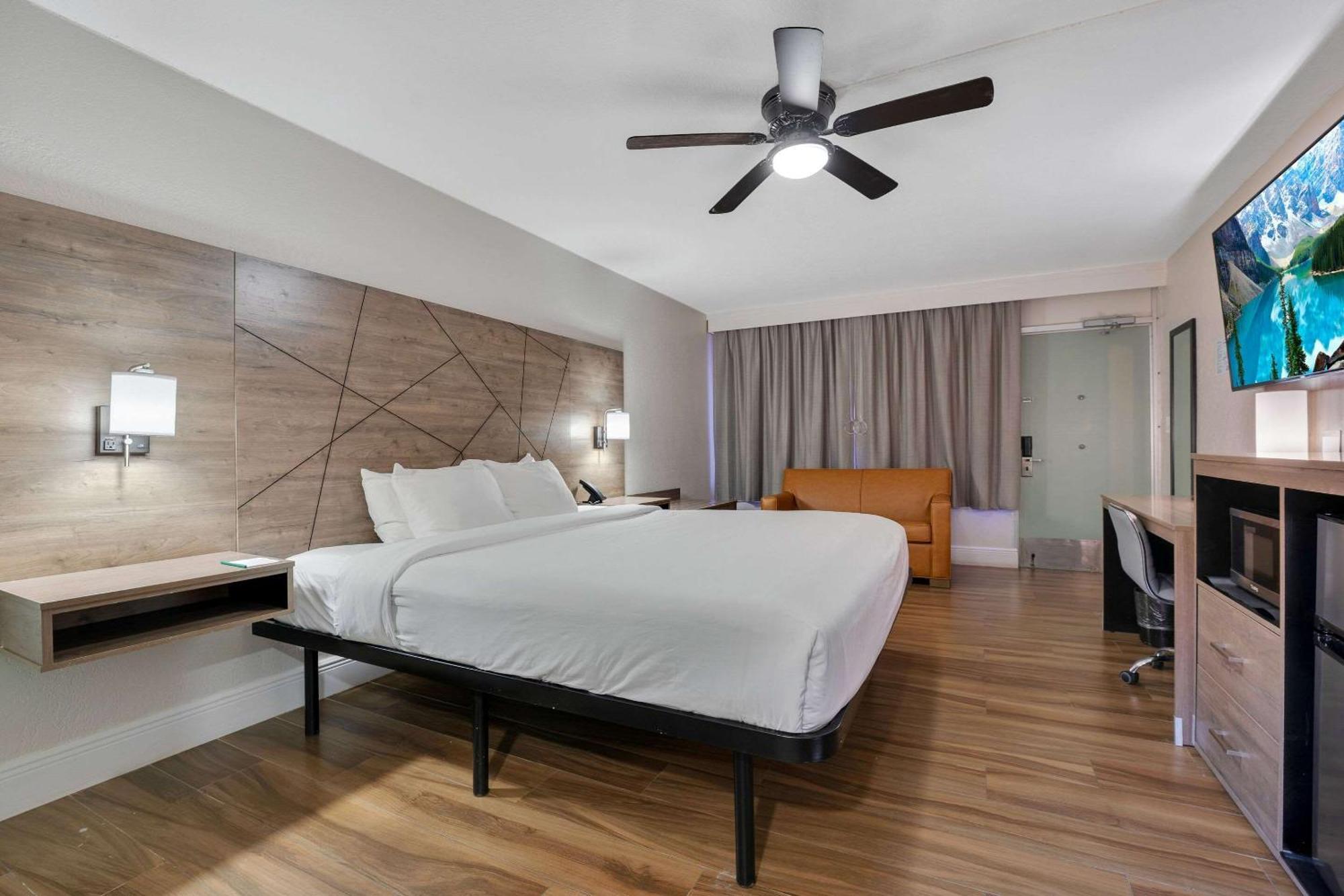 Quality Inn & Suites Airport-Cruise Port Χόλιγουντ Εξωτερικό φωτογραφία